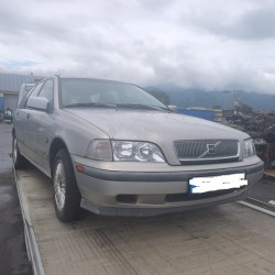 VOLVO V40 (1997)