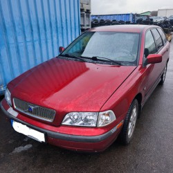 VOLVO V40 (1999)
